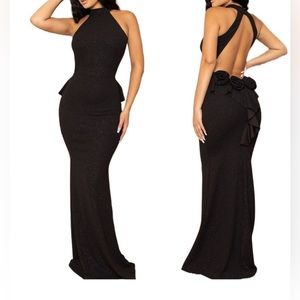 NWT - 🖤 STUNNING EYE CATCHING BLACK FLOWER DETAIL DRESS